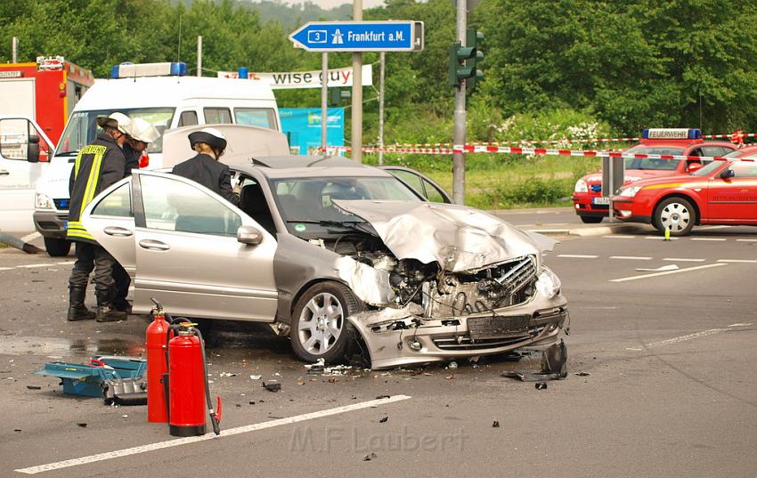 Schwerer Unfall mit Reisebus Lohmar Donrather Dreieck P092.JPG